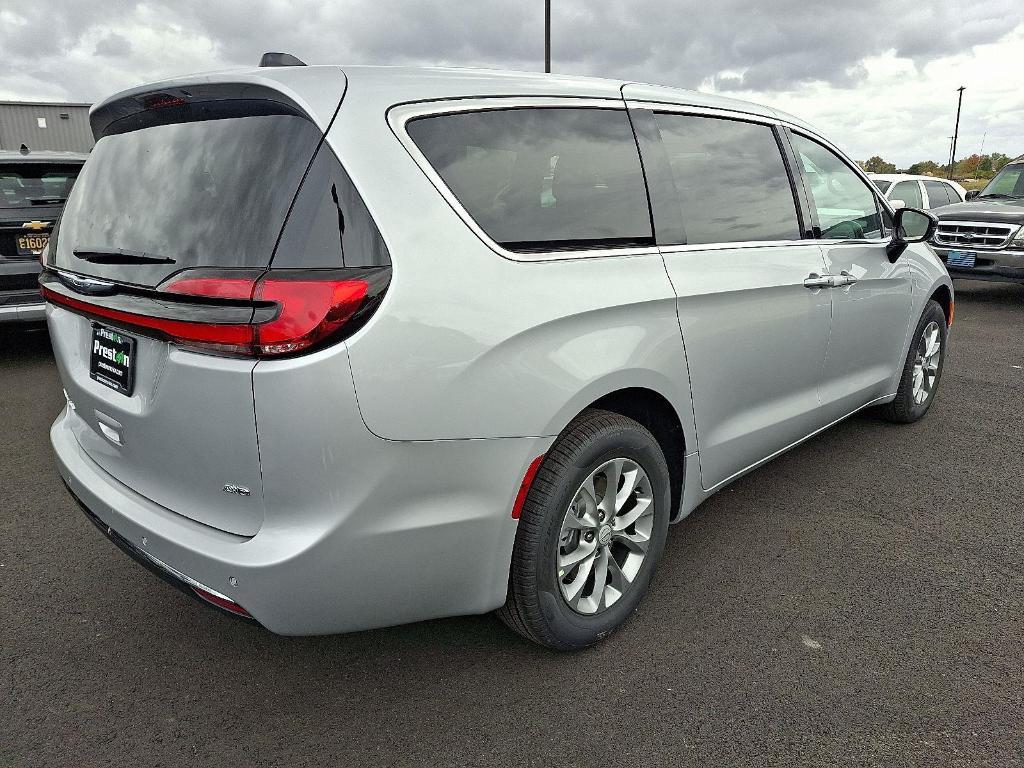 new 2026 Chrysler Pacifica car, priced at $46,360