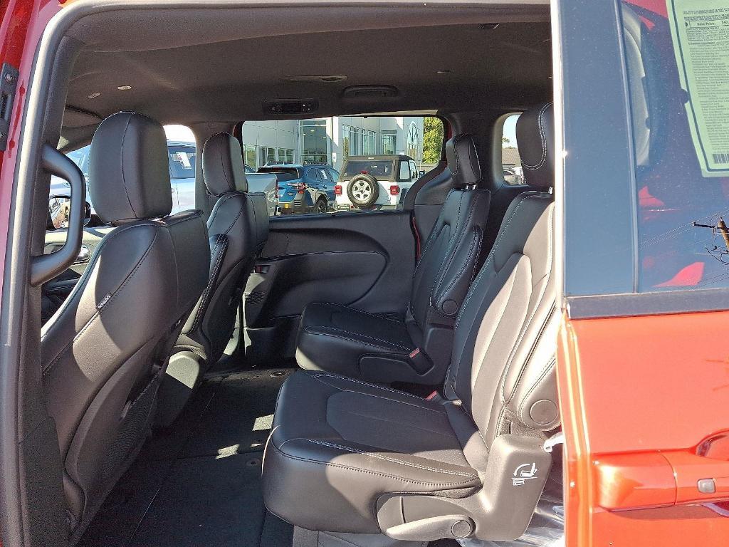 new 2026 Chrysler Pacifica car, priced at $43,361