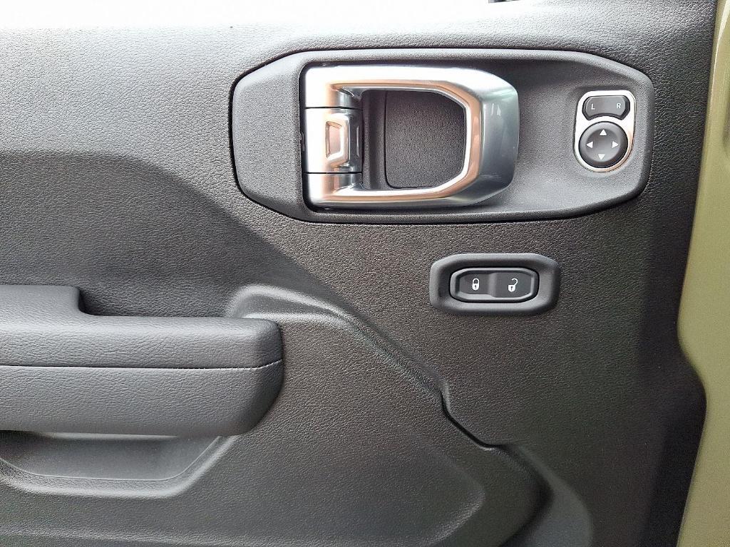 new 2025 Jeep Wrangler car, priced at $44,151