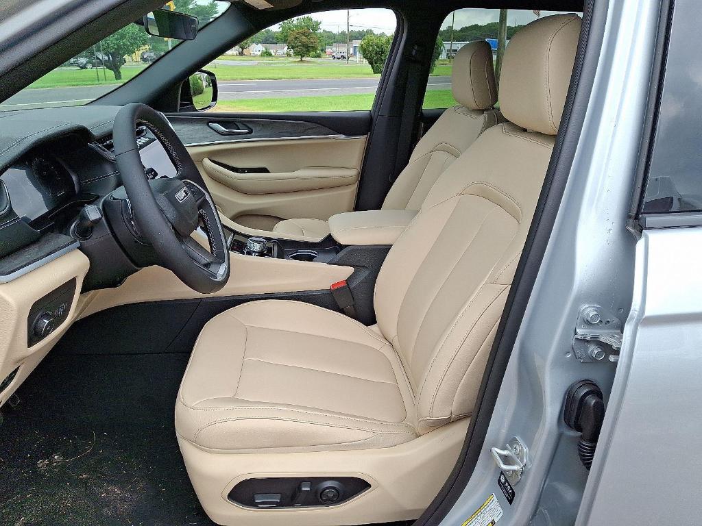new 2025 Jeep Grand Cherokee L car, priced at $45,041