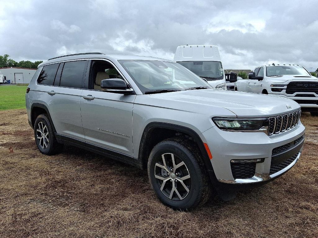 new 2025 Jeep Grand Cherokee L car, priced at $45,041