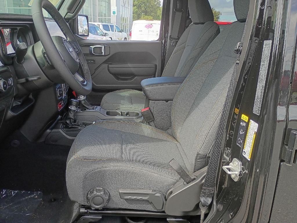 new 2025 Jeep Wrangler car, priced at $48,051