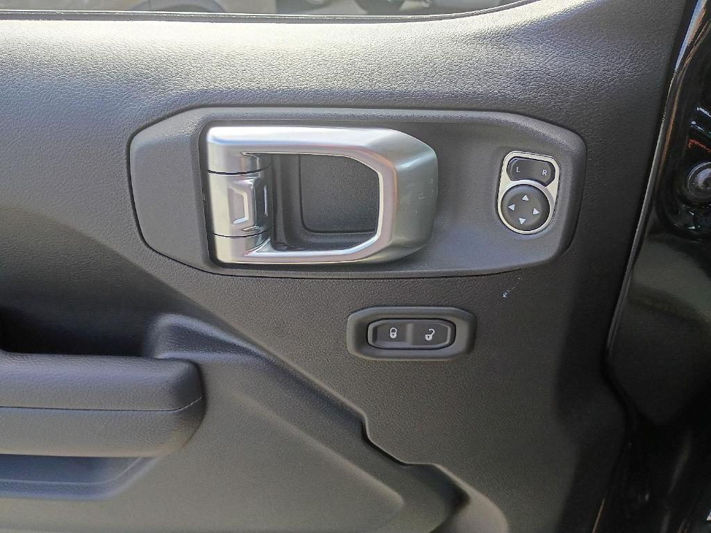 new 2025 Jeep Wrangler car, priced at $48,051