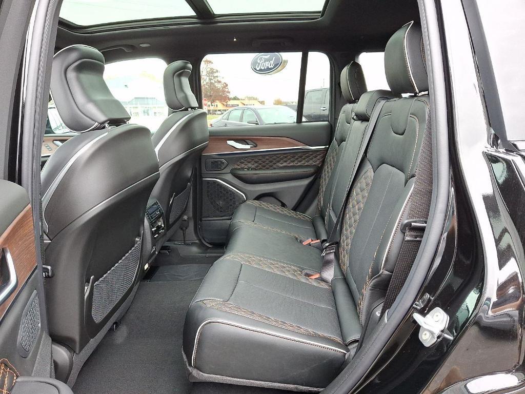 new 2025 Jeep Grand Cherokee car, priced at $59,232