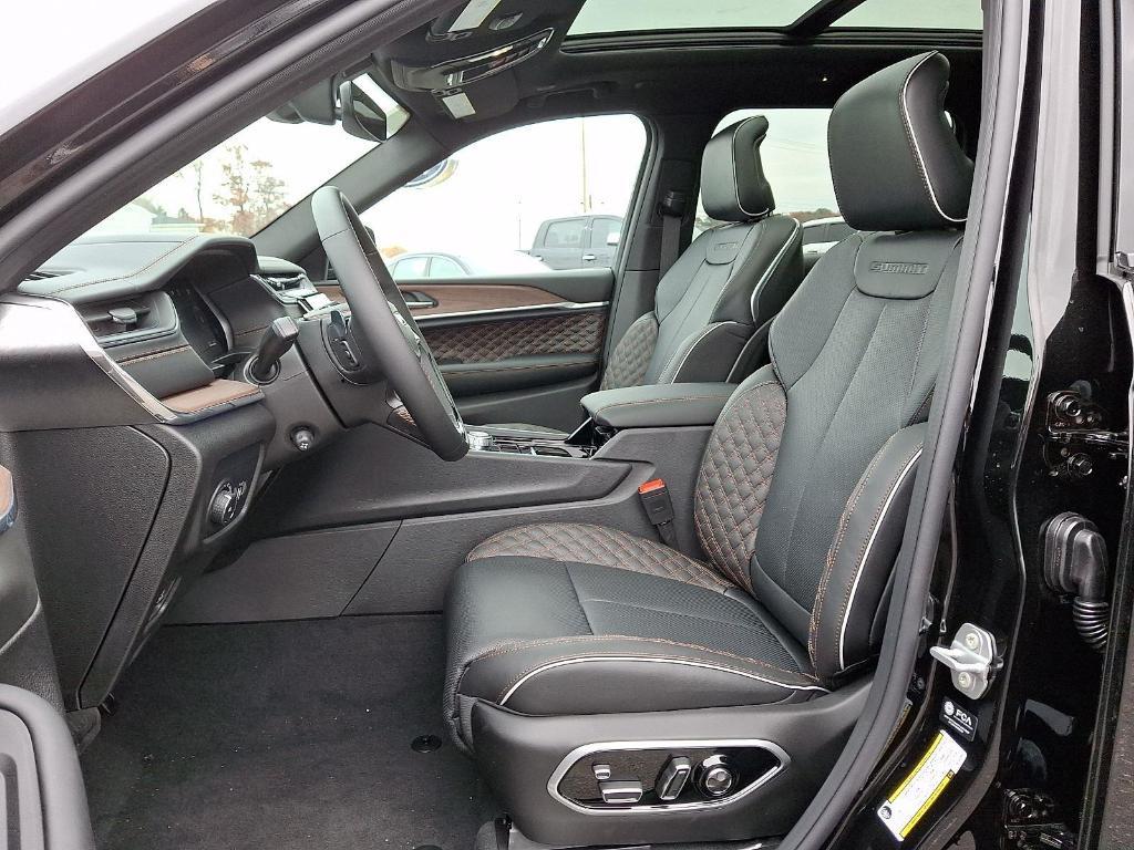 new 2025 Jeep Grand Cherokee car, priced at $59,232