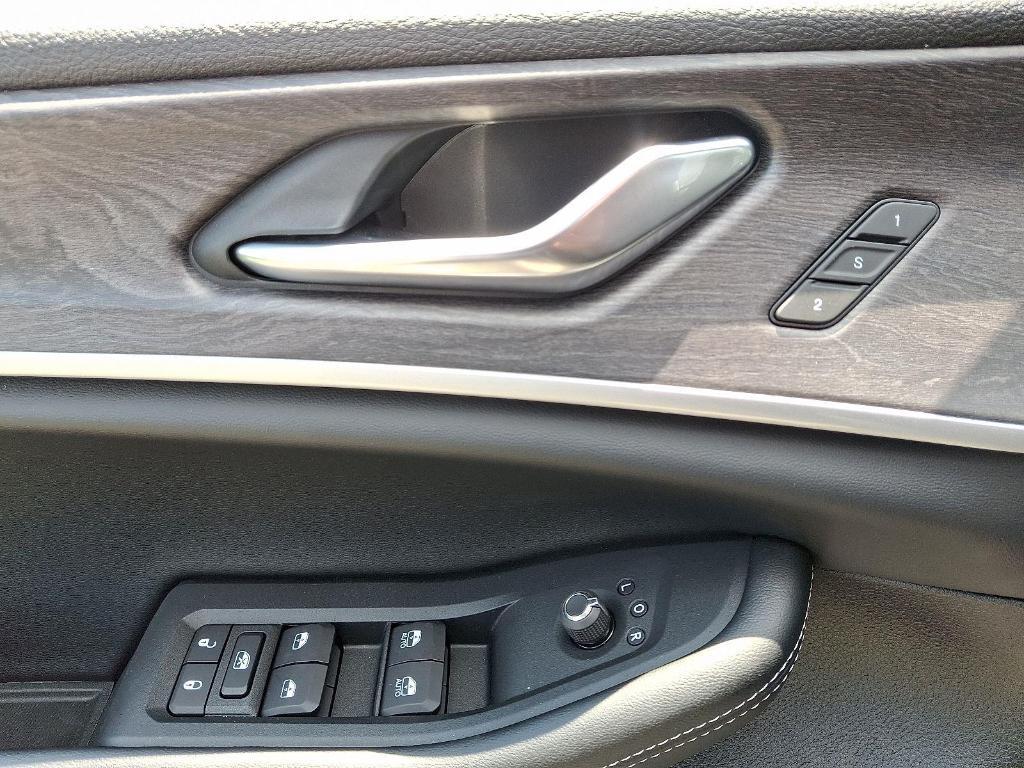 new 2025 Jeep Grand Cherokee L car, priced at $47,532