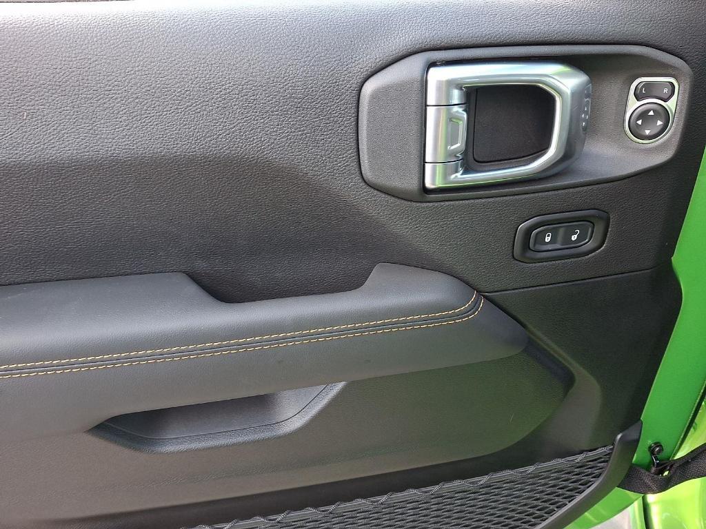 new 2025 Jeep Gladiator car, priced at $42,882