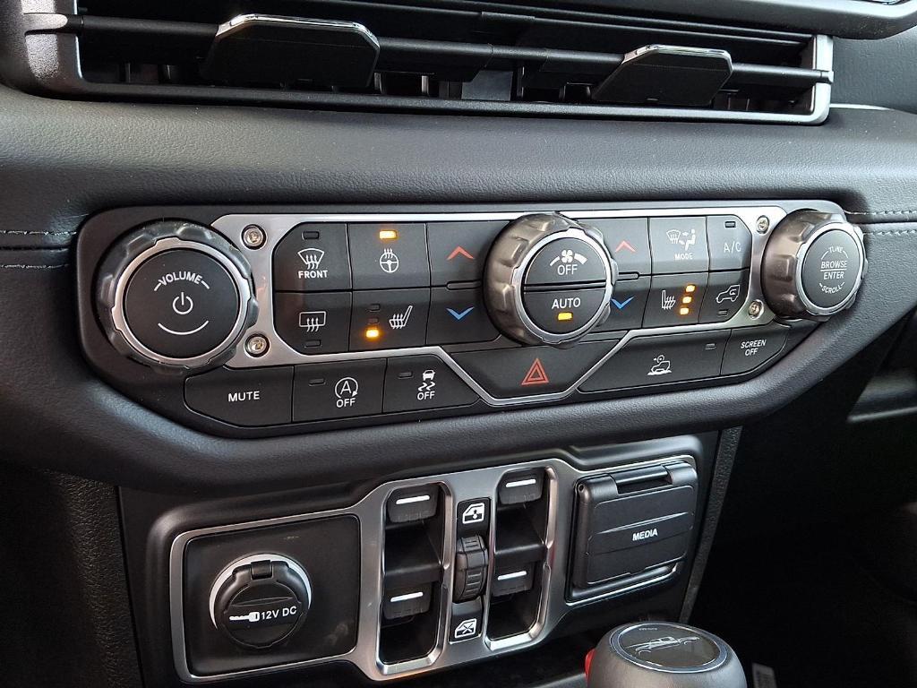 new 2025 Jeep Gladiator car, priced at $42,882