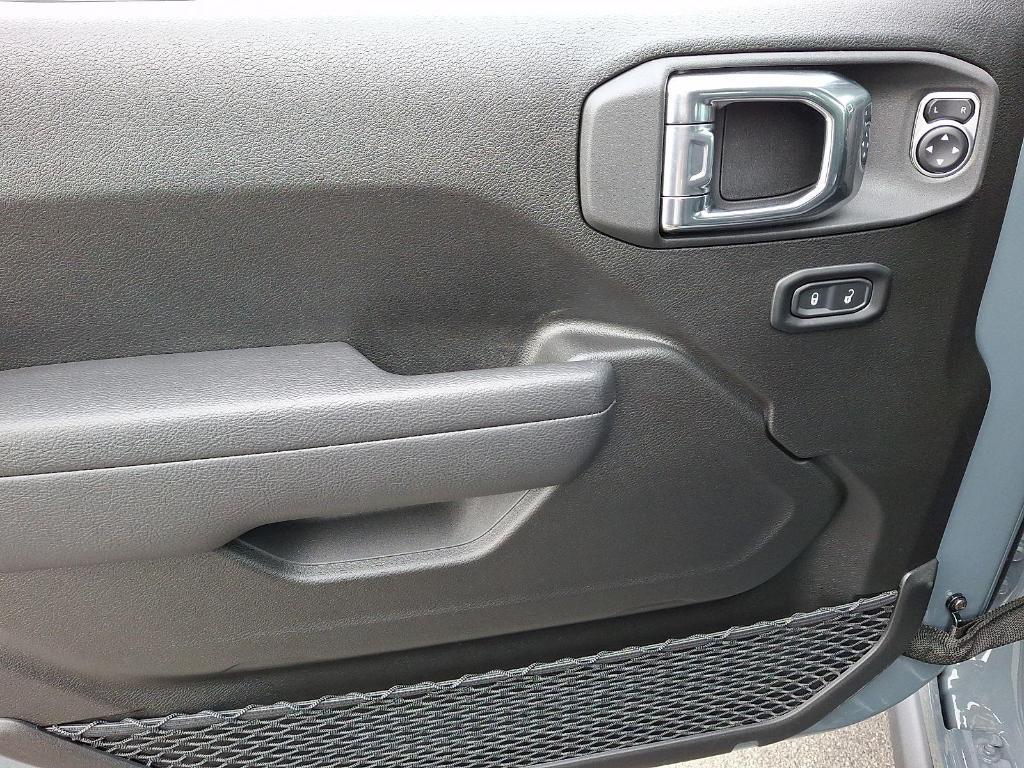 new 2025 Jeep Wrangler car, priced at $43,769