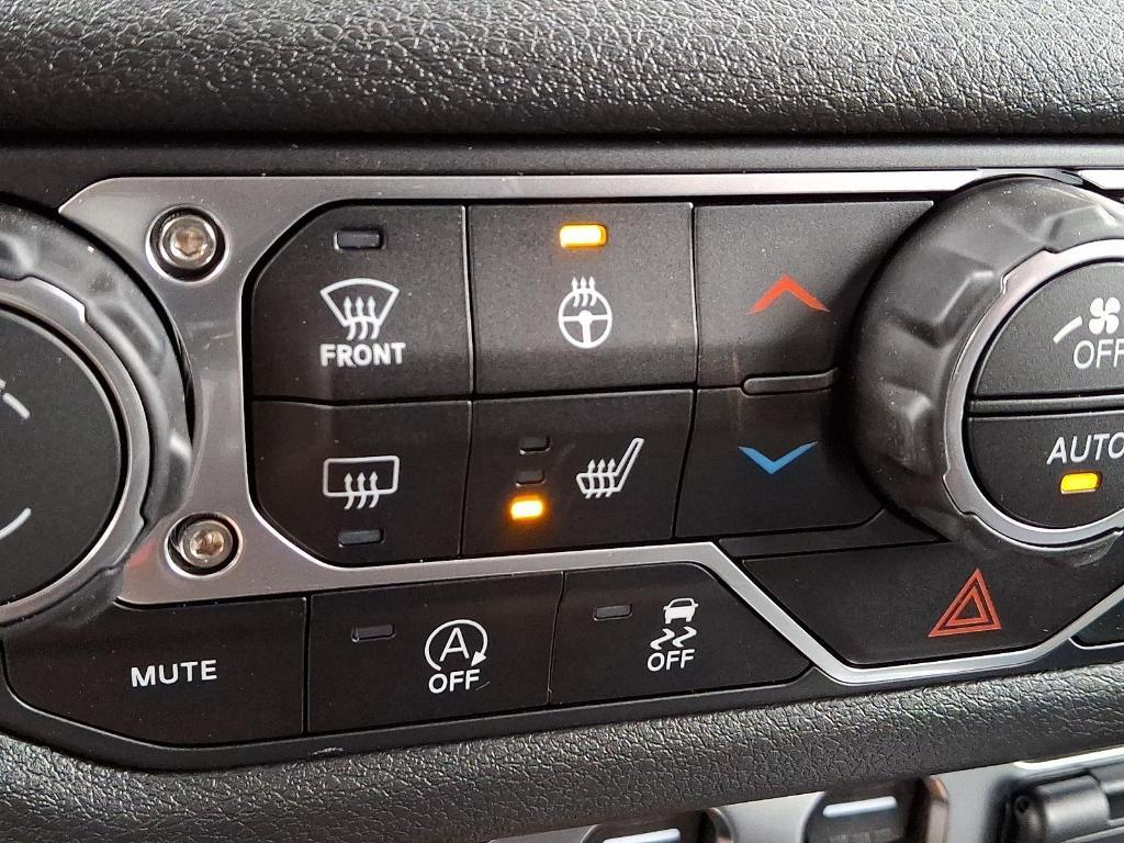 new 2025 Jeep Wrangler car, priced at $43,769