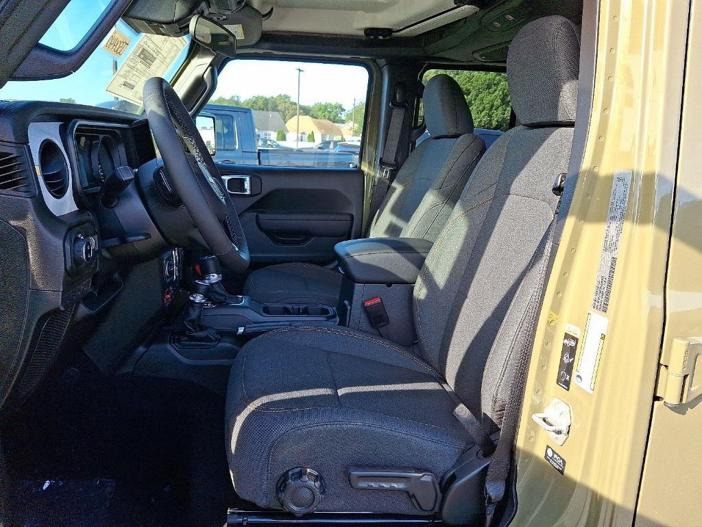 new 2025 Jeep Gladiator car, priced at $45,264