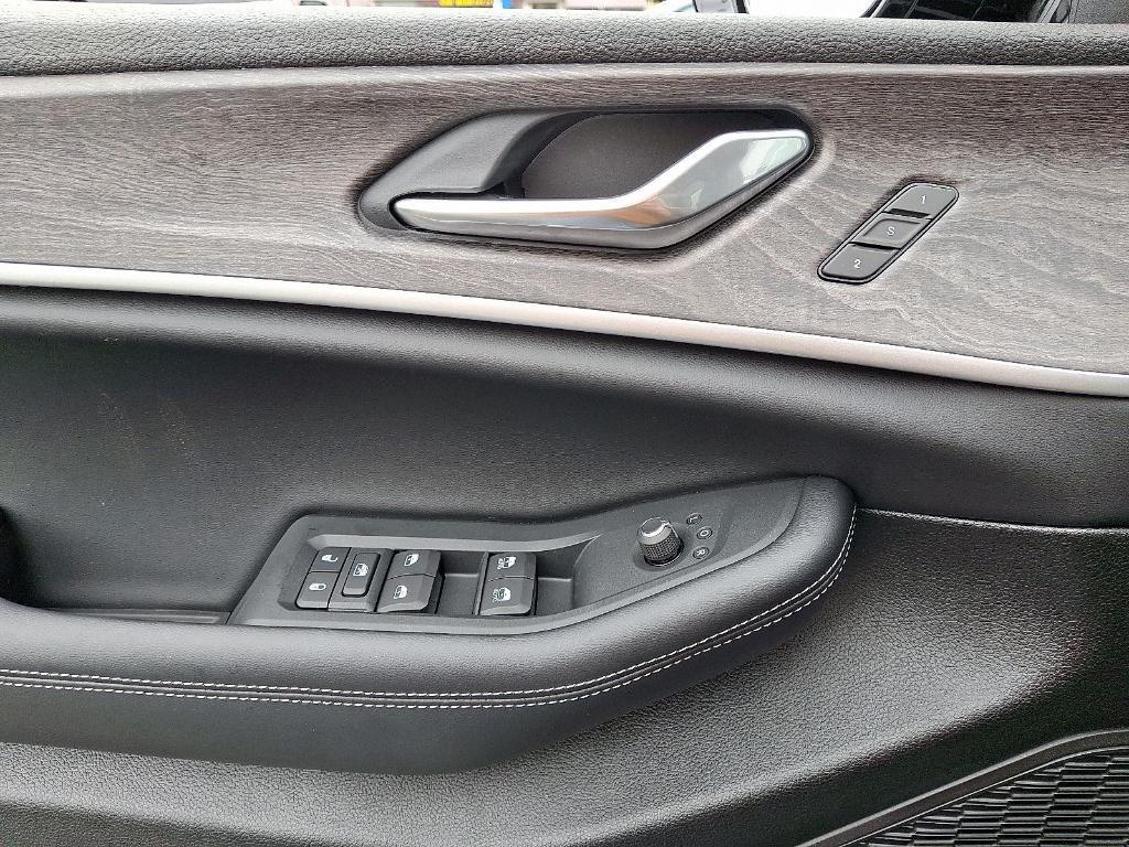 new 2025 Jeep Grand Cherokee L car, priced at $45,357