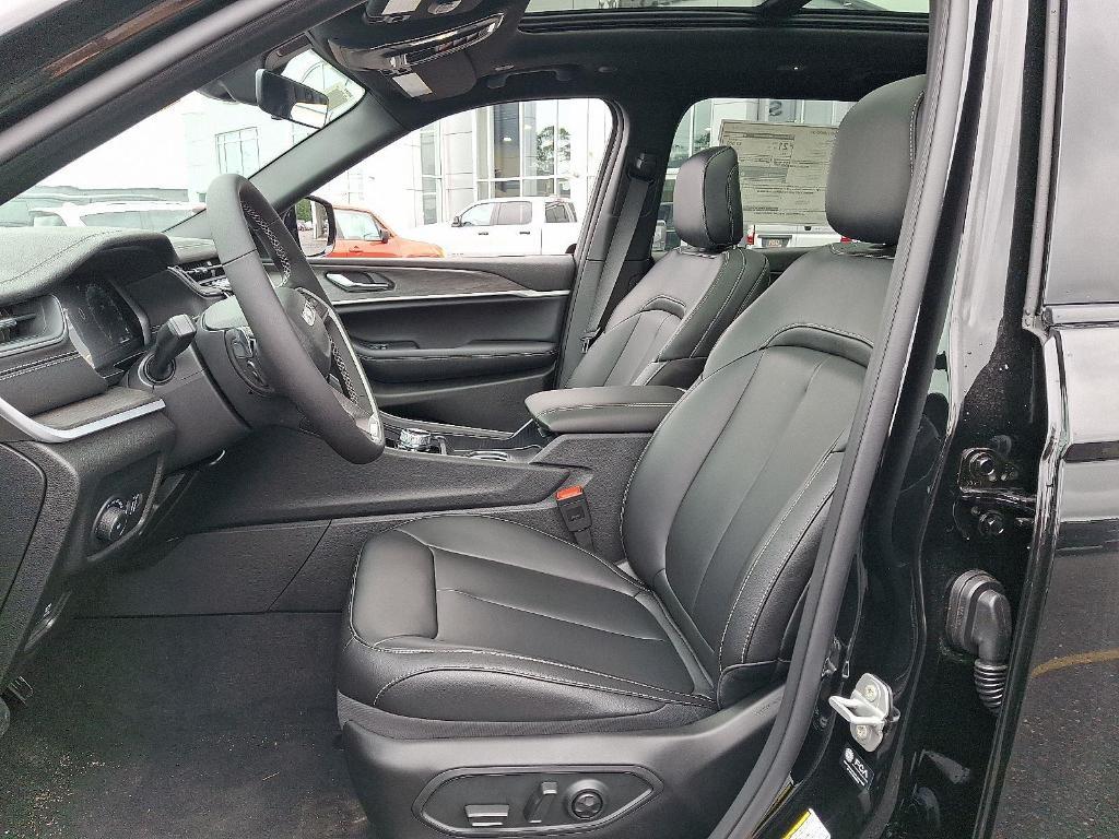 new 2025 Jeep Grand Cherokee L car, priced at $45,357