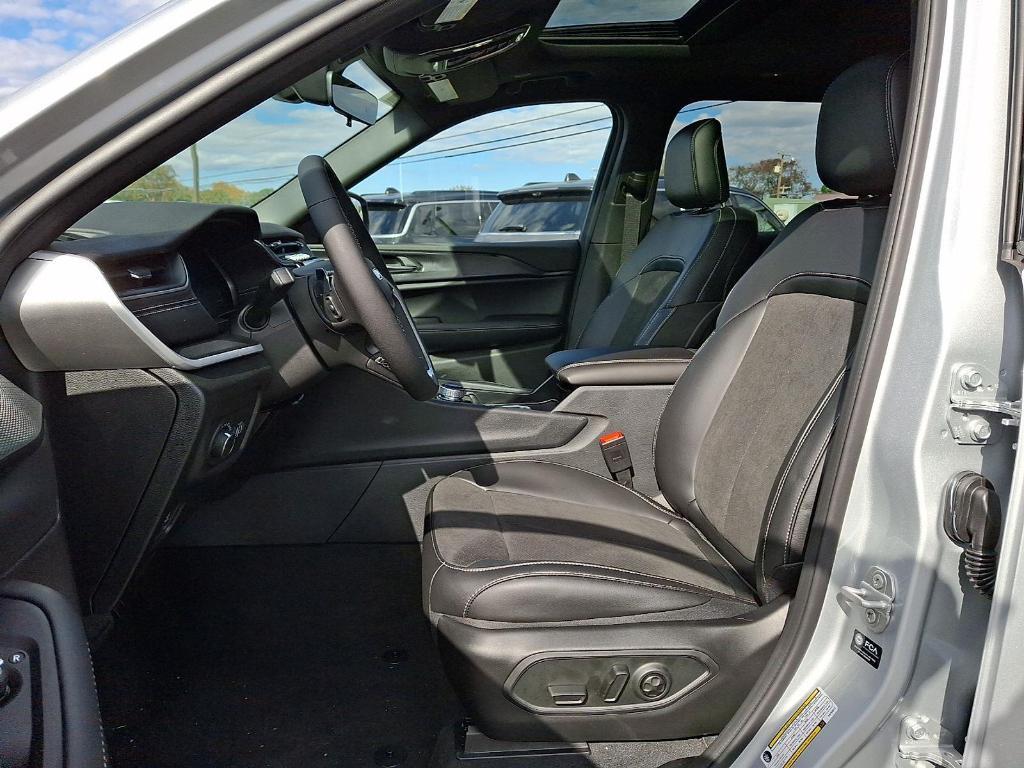 new 2025 Jeep Grand Cherokee L car, priced at $45,181