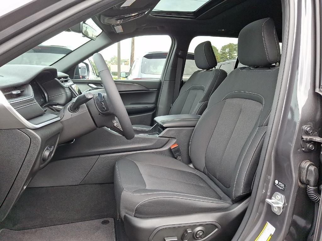 used 2025 Jeep Grand Cherokee car, priced at $37,500