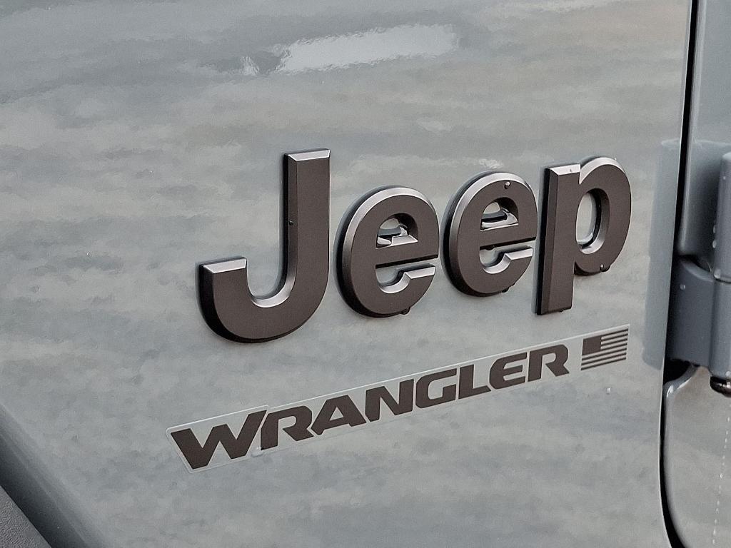 new 2025 Jeep Wrangler car, priced at $44,151