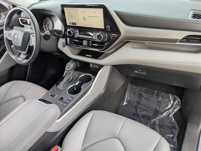 used 2023 Toyota Highlander car, priced at $31,998