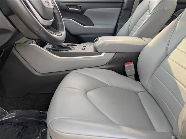 used 2023 Toyota Highlander car, priced at $31,998