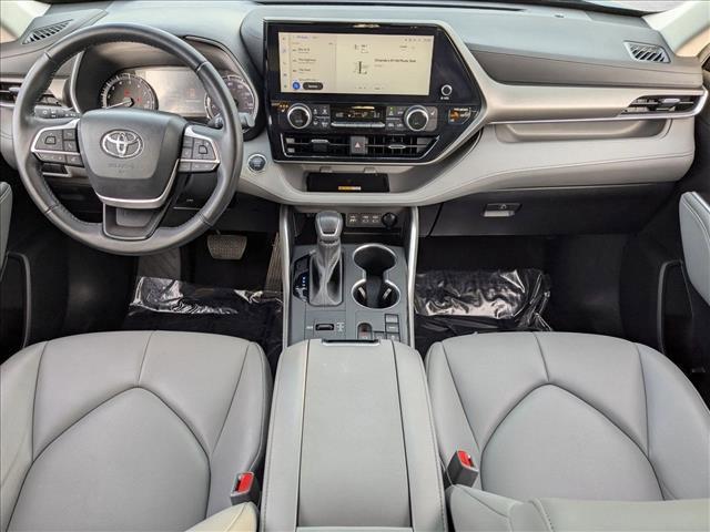 used 2023 Toyota Highlander car, priced at $31,998
