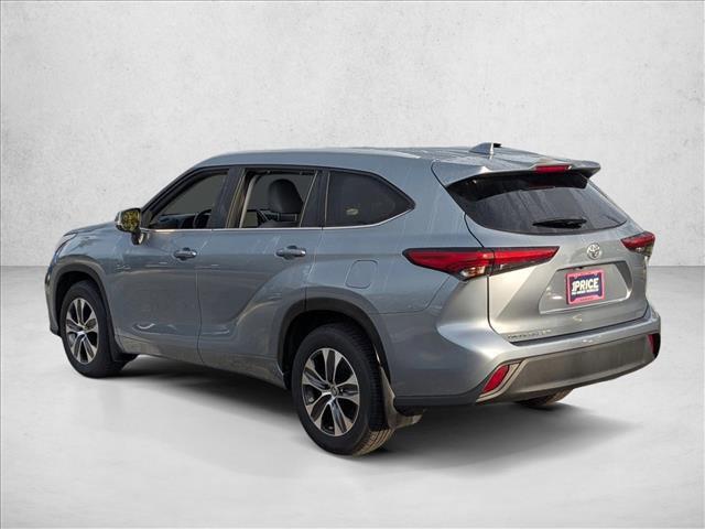 used 2023 Toyota Highlander car, priced at $31,998