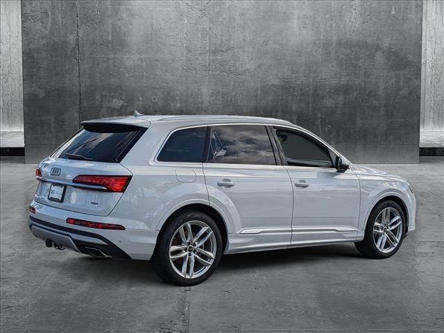 new 2025 Audi Q7 car, priced at $76,570