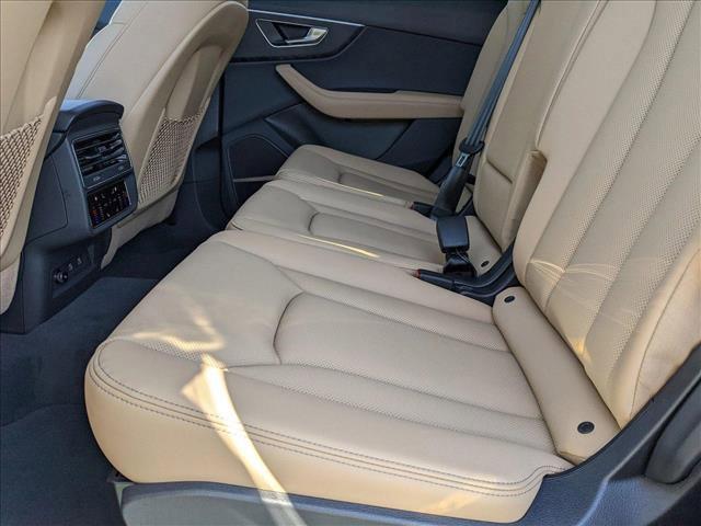 new 2025 Audi Q7 car, priced at $76,985