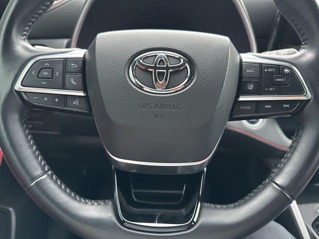 used 2021 Toyota Highlander car, priced at $32,385