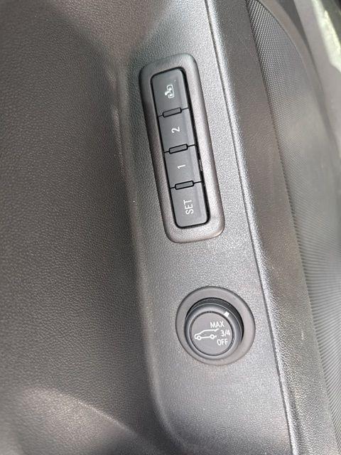 used 2022 Chevrolet Equinox car, priced at $25,124