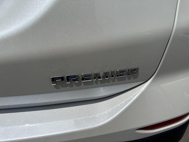 used 2022 Chevrolet Equinox car, priced at $25,124