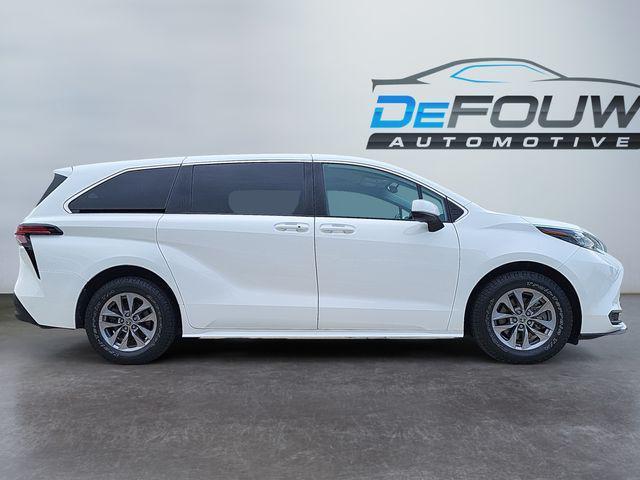 used 2022 Toyota Sienna car, priced at $33,417
