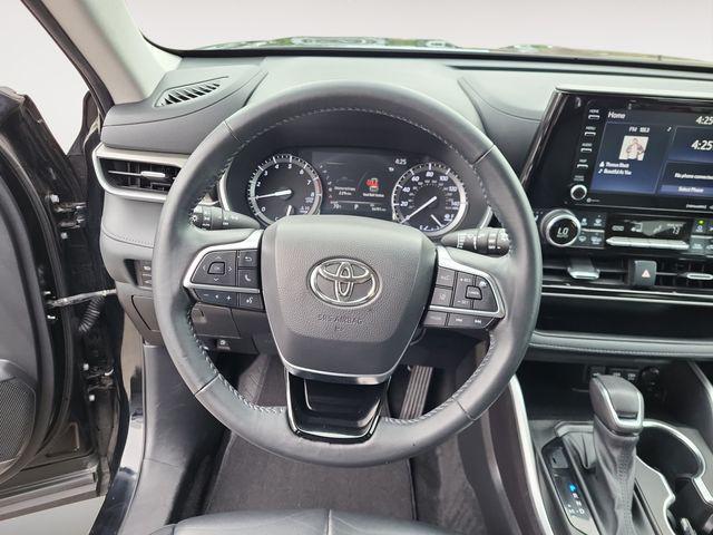 used 2021 Toyota Highlander car, priced at $34,550