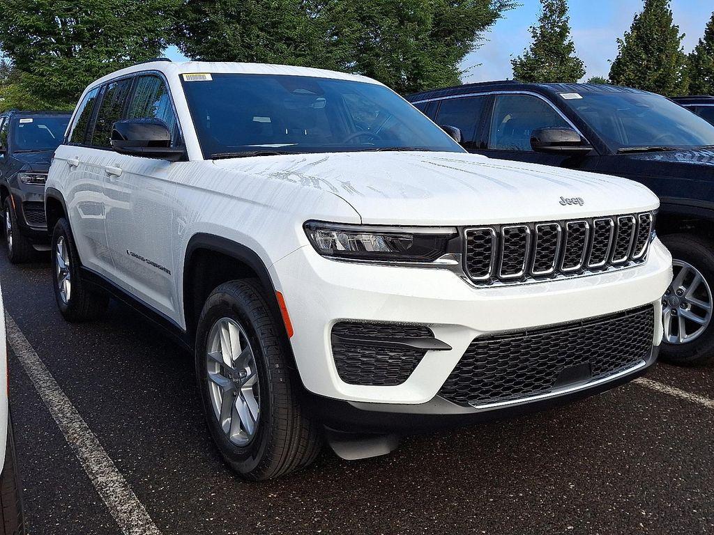 new 2025 Jeep Grand Cherokee car, priced at $40,924