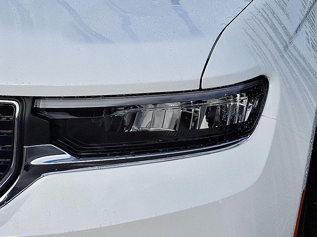 new 2025 Jeep Grand Cherokee car, priced at $40,924