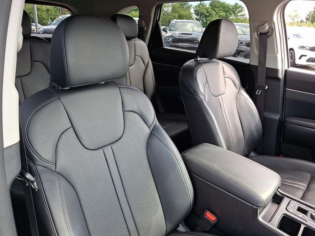 used 2023 Kia Sorento Hybrid car, priced at $32,598