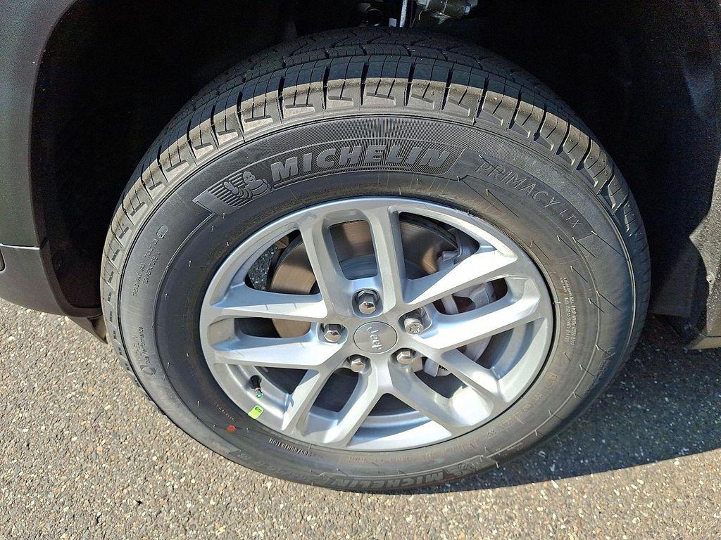 new 2025 Jeep Grand Cherokee car, priced at $41,519