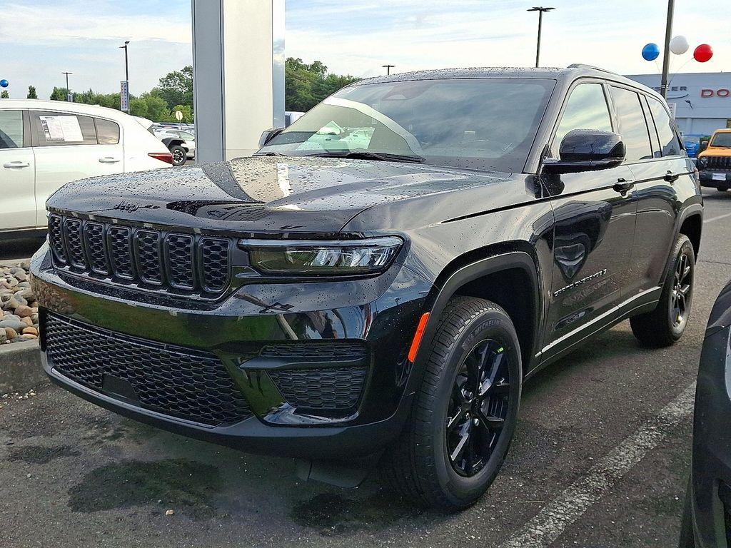 new 2025 Jeep Grand Cherokee car, priced at $42,079