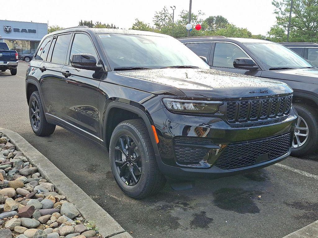 new 2025 Jeep Grand Cherokee car, priced at $42,079