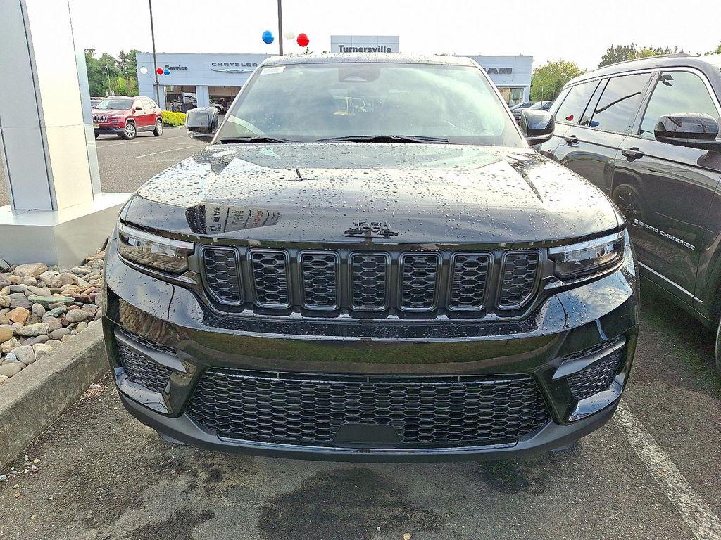 new 2025 Jeep Grand Cherokee car, priced at $42,079