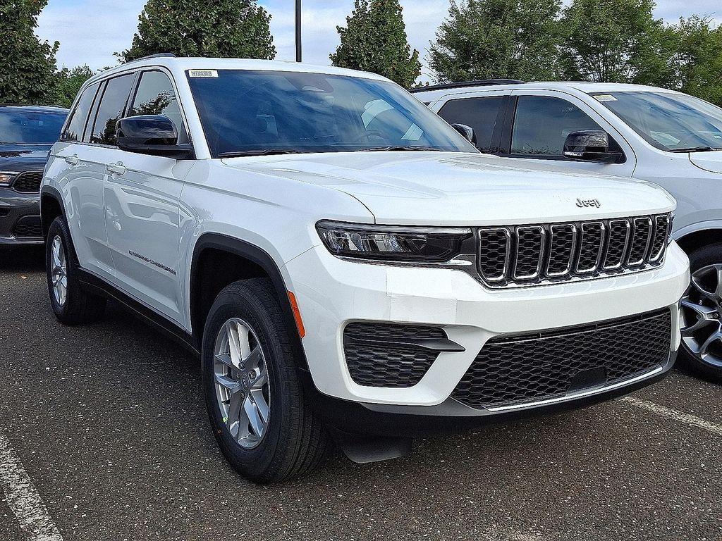 new 2025 Jeep Grand Cherokee car, priced at $40,924