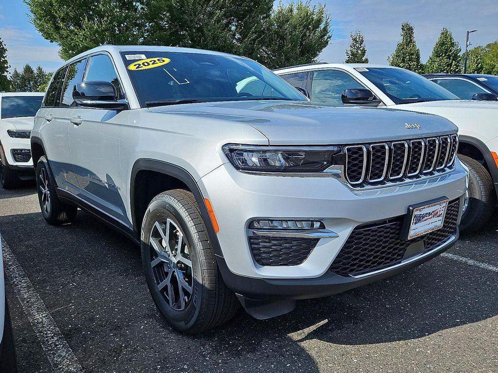 new 2025 Jeep Grand Cherokee car, priced at $47,359