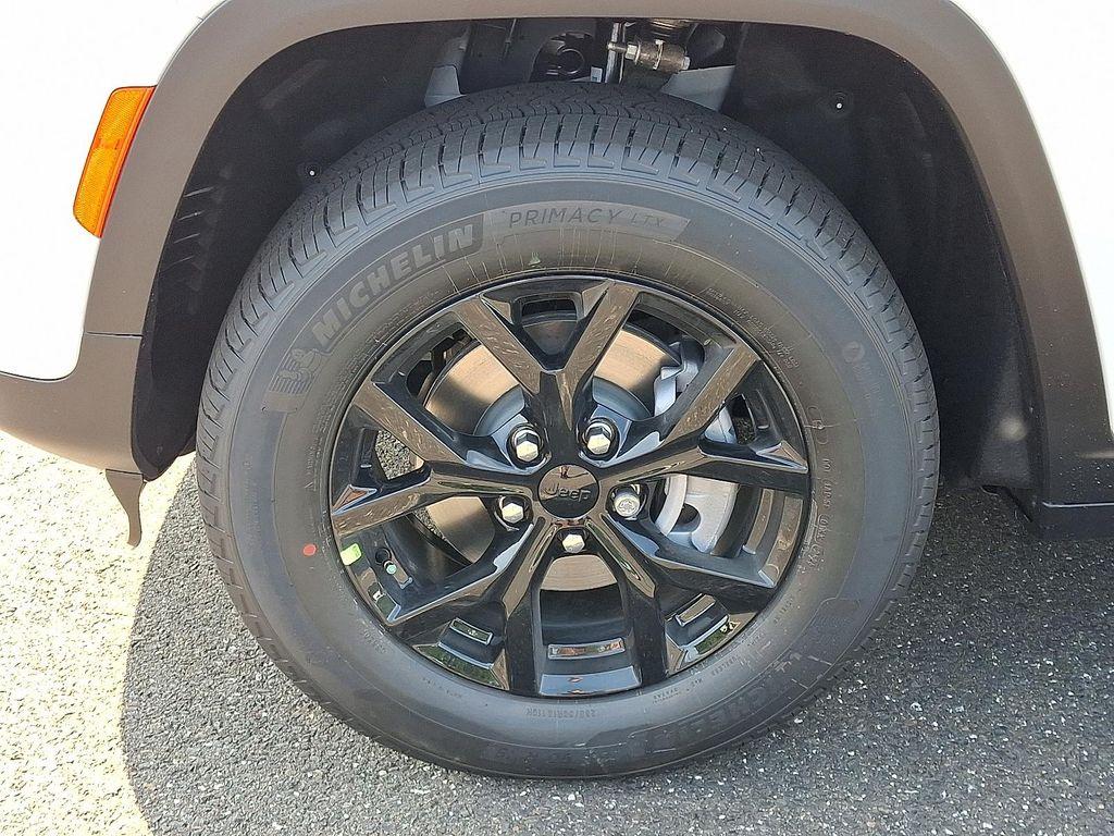 new 2025 Jeep Grand Cherokee car, priced at $41,984