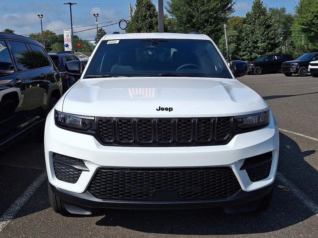 new 2025 Jeep Grand Cherokee car, priced at $41,984