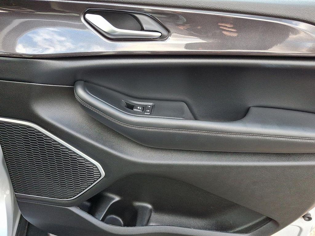 used 2022 Jeep Grand Cherokee car, priced at $36,598