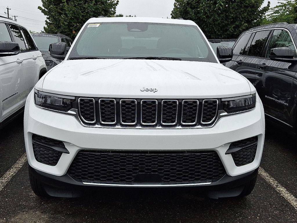 new 2025 Jeep Grand Cherokee car, priced at $40,924