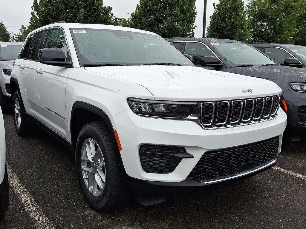 new 2025 Jeep Grand Cherokee car, priced at $40,924