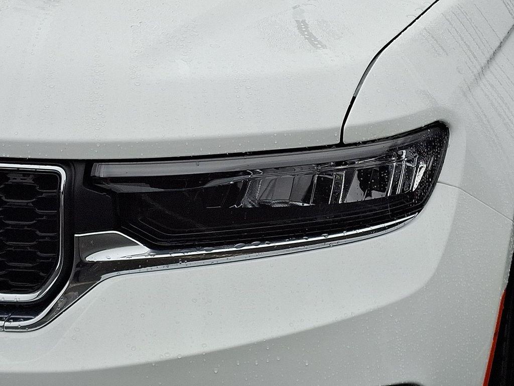 new 2025 Jeep Grand Cherokee car, priced at $40,924