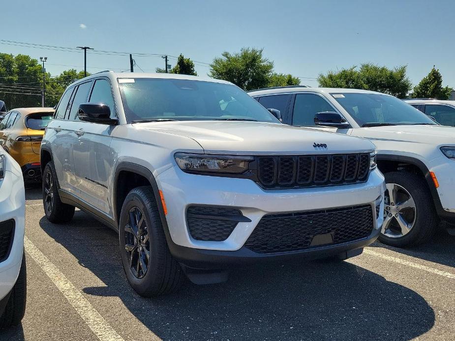 new 2024 Jeep Grand Cherokee car, priced at $44,629