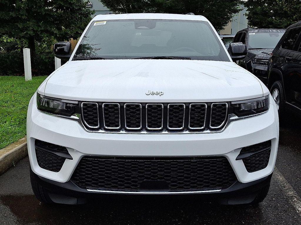 new 2025 Jeep Grand Cherokee car, priced at $40,924