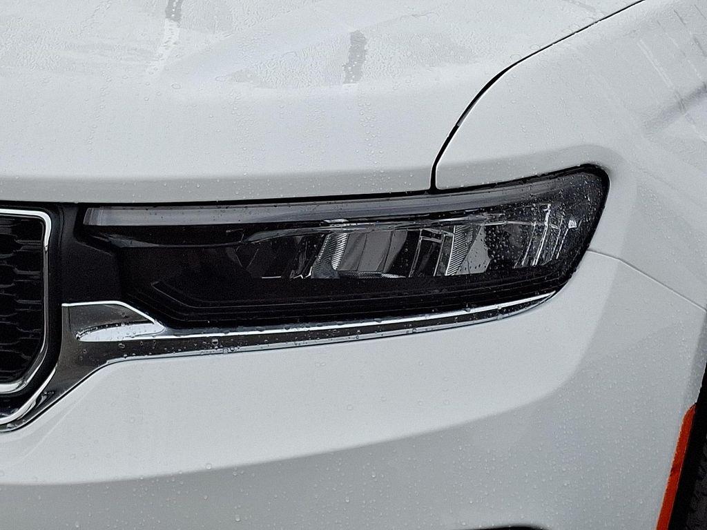 new 2025 Jeep Grand Cherokee car, priced at $40,924