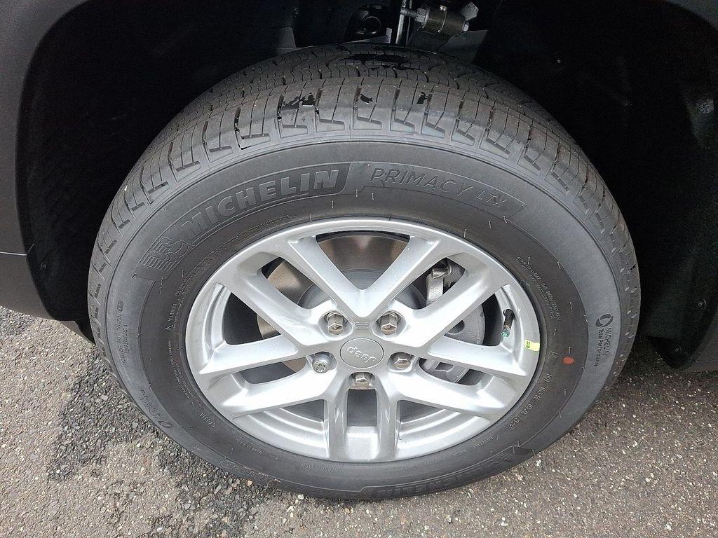 new 2025 Jeep Grand Cherokee car, priced at $39,519